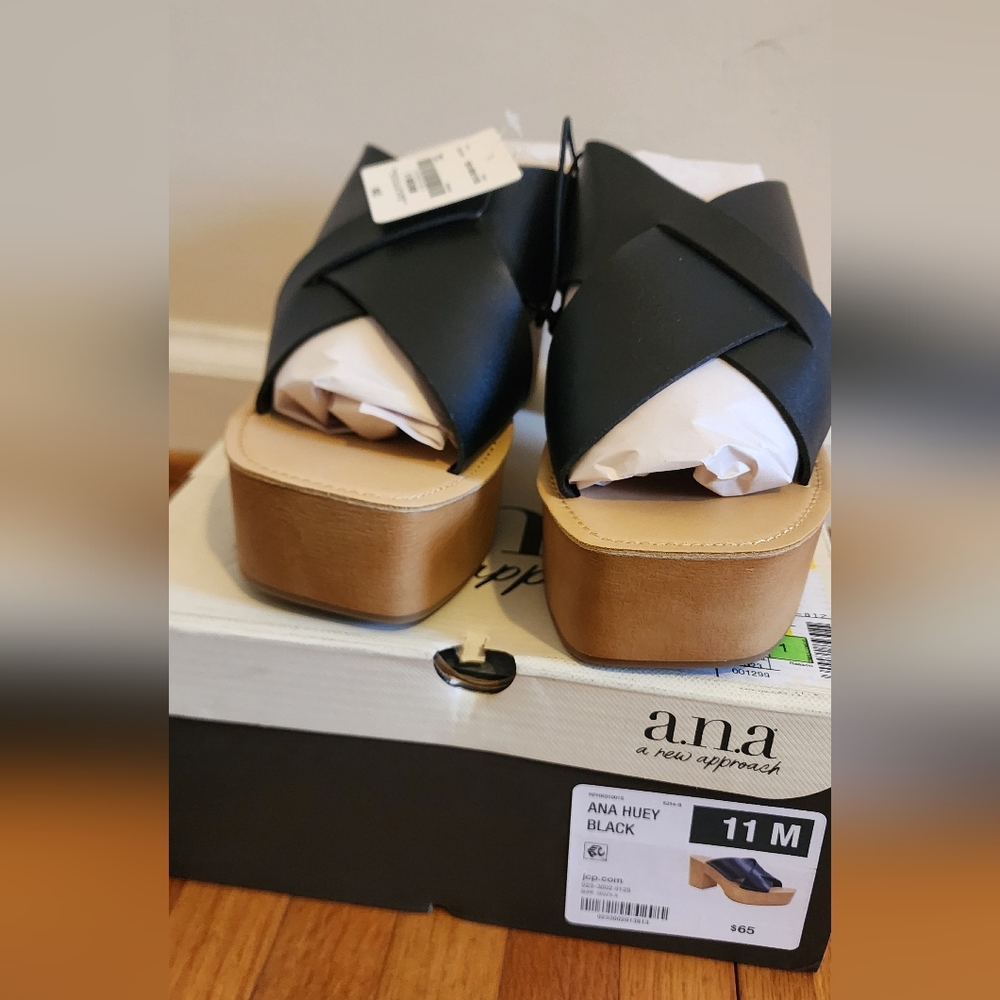 a.n.a Women's Black and Tan Platform Sandals